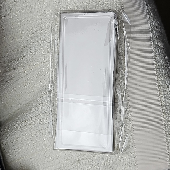 Black lashes New in box by Googoo brand - Picture 2 of 4